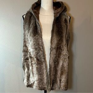 Zinga | Faux Fur Hooded Vest | Medium